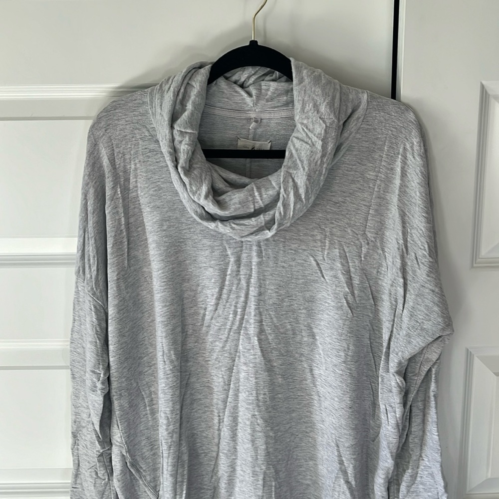 Lou & Grey Cowl Neck Sweatshirt Shirttail Hem - size xl